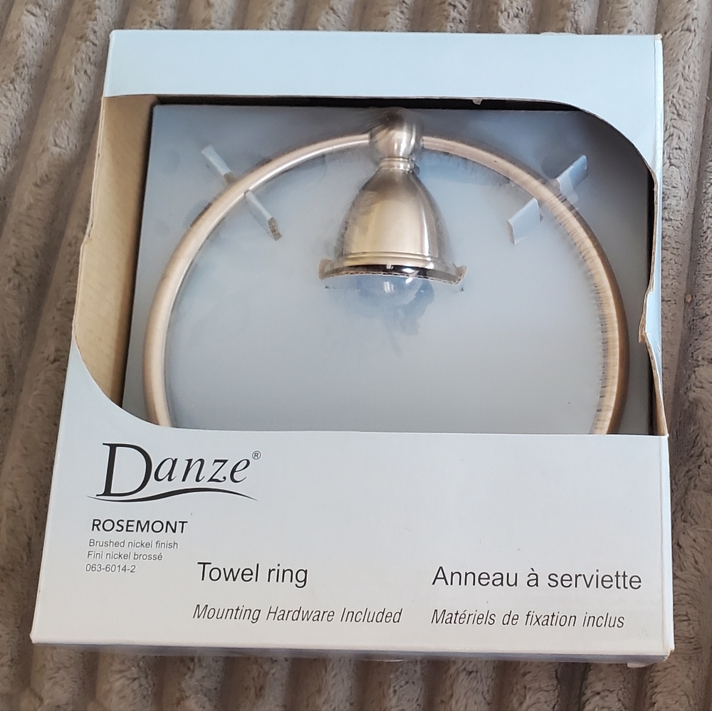 Danze Bathroom Set ( NIB)
